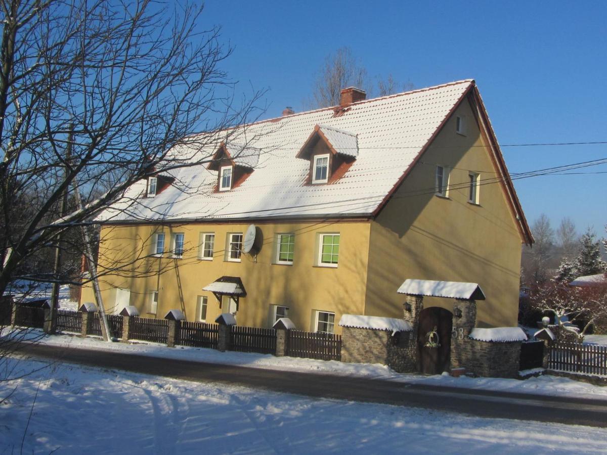 Spacious Holiday Home In Stara Kamienica With Pond מראה חיצוני תמונה